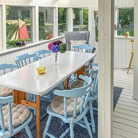 2 Bedroom Gorgeous In Holiday home