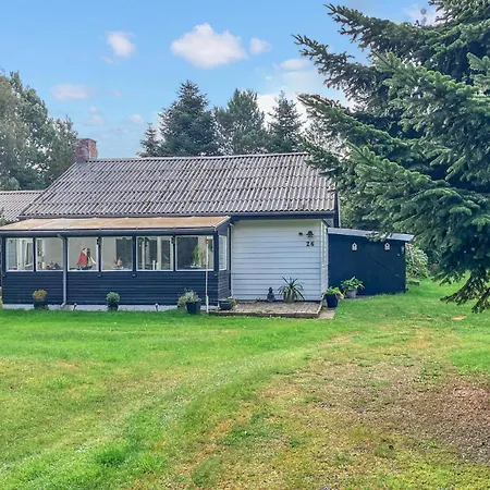 2 Bedroom Gorgeous In Holiday home