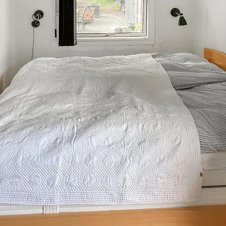 2 Bedroom Gorgeous In Holiday home